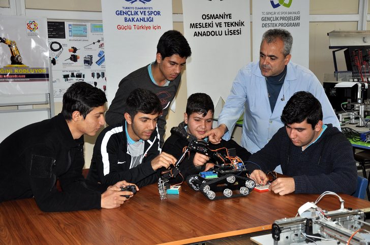 Osmaniye Meslek Lisesi Öğrencileri, Robotik Kodlama Atölyesi Kurdu 